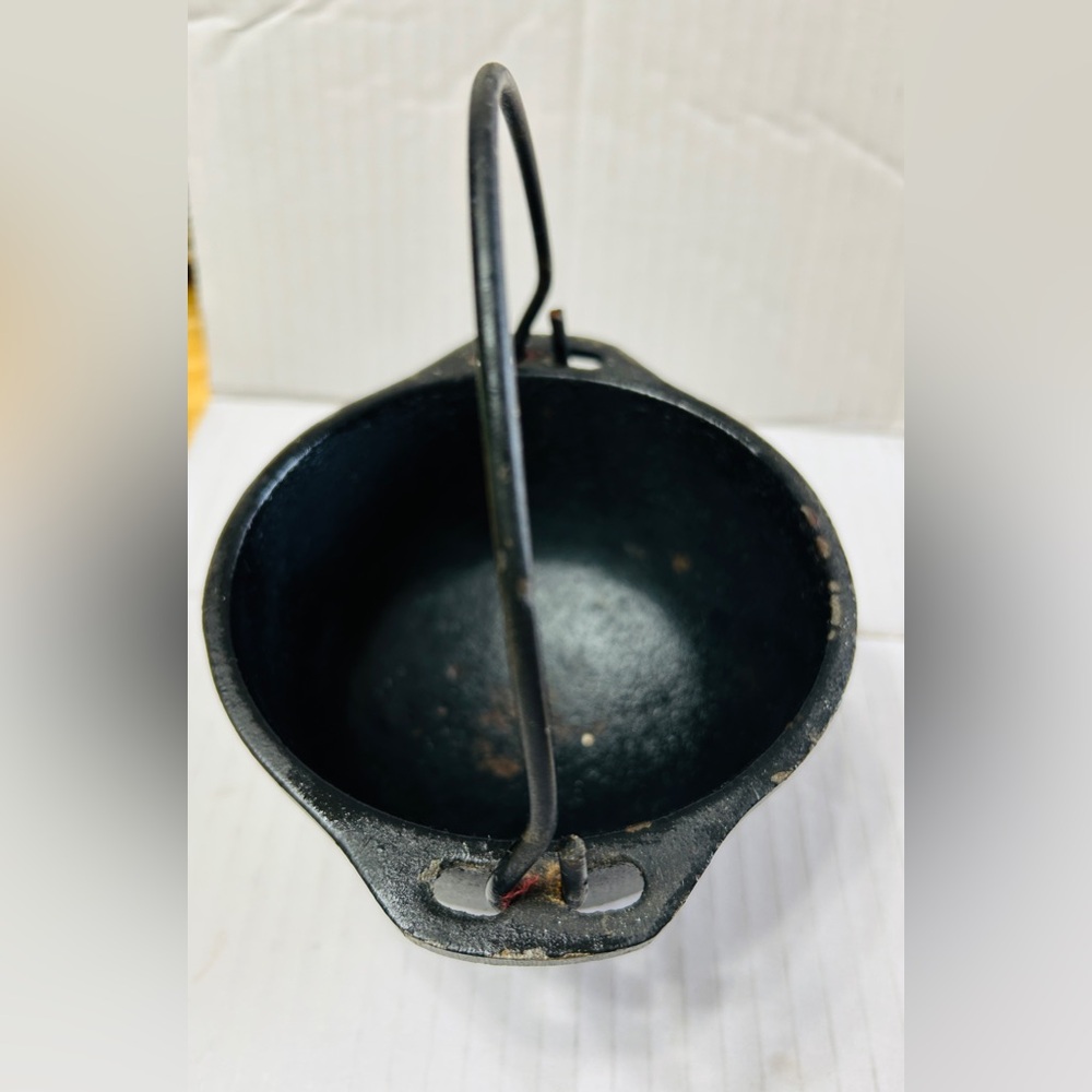 Cast iron cauldron, vintage, no name on it. Very good used condition. - Picture 6 of 7